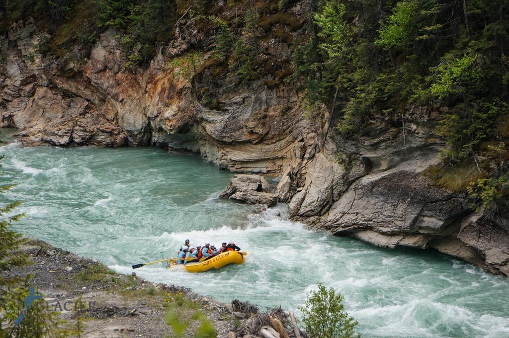 Whitewater Lodge Golden Eksteriør billede