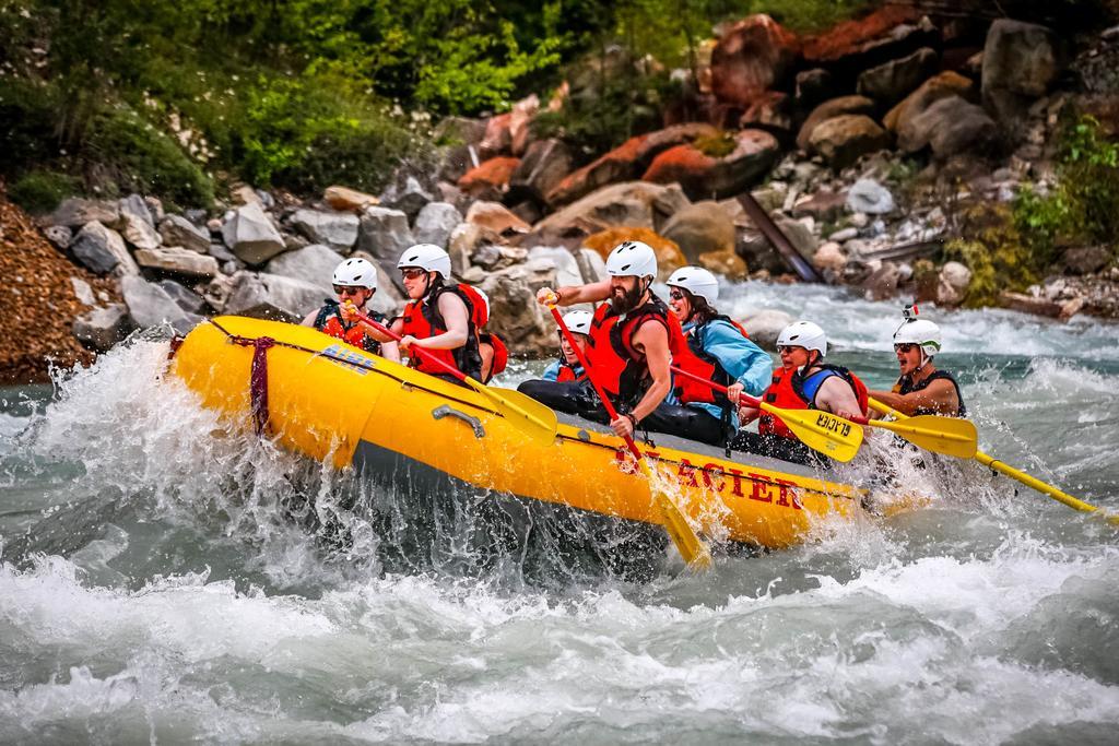 Whitewater Lodge Golden Eksteriør billede