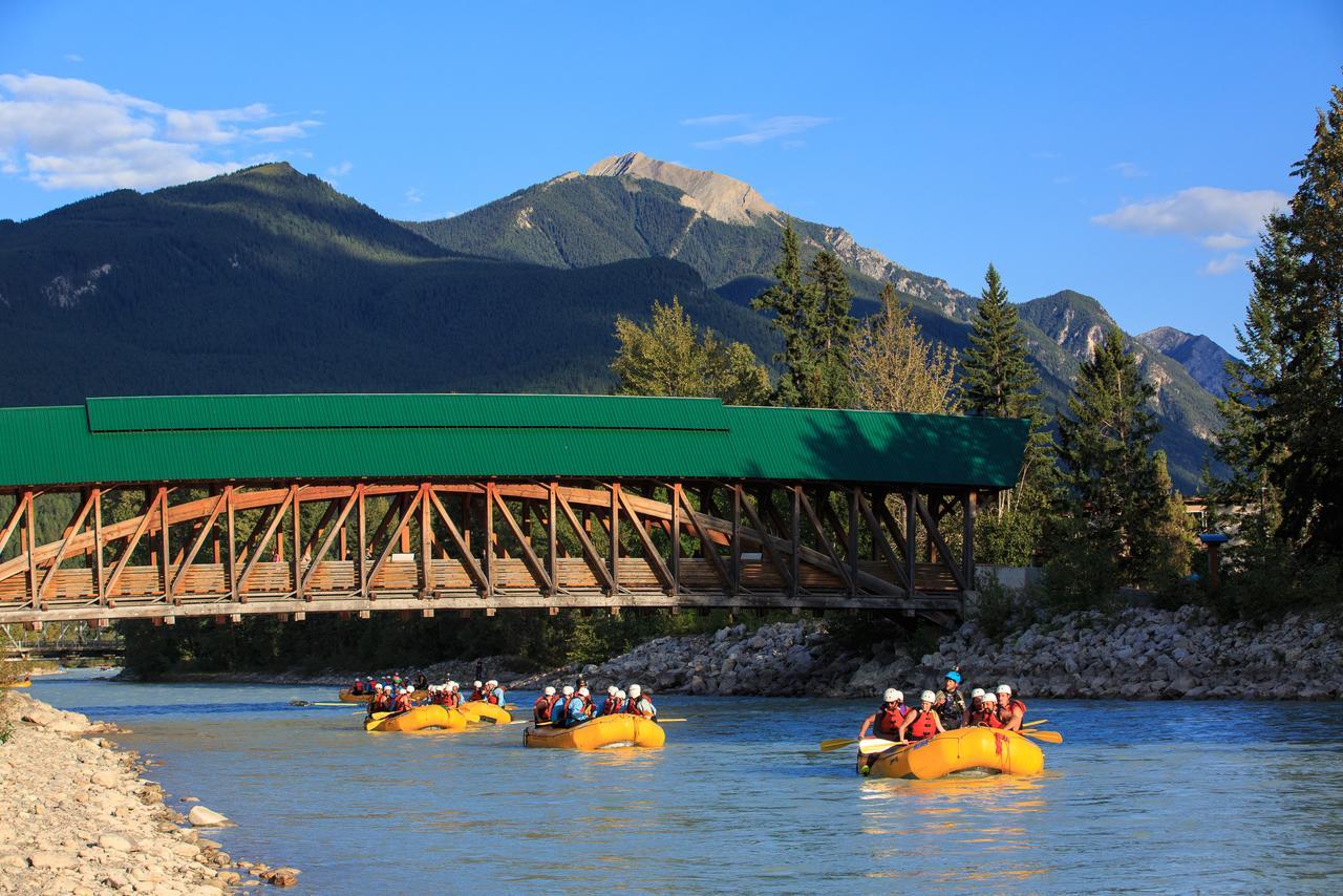 Whitewater Lodge Golden Eksteriør billede